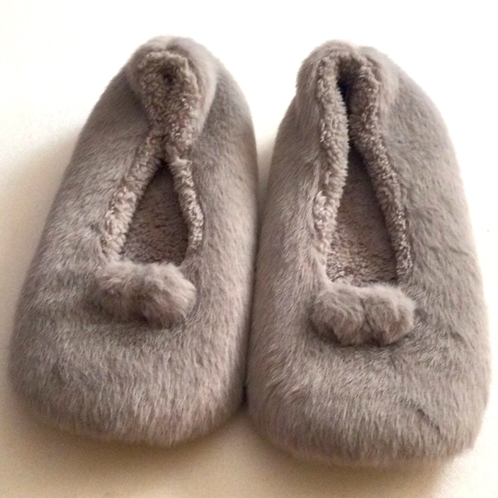 UNIQLO Plush Gray Women's Faux-Fur Slip-On Slippers